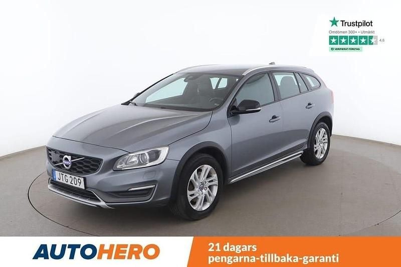 Grå Begagnad 2016 Volvo V60 CC Summum Kombi | 142 000 kr (Superpris) - Bild 1/4