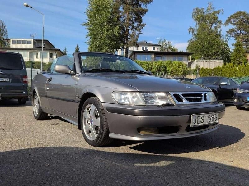 Begagnad Saab 9-3 Cabriolet 206 HK (151 kW) 2003 Ljusgrå Cab