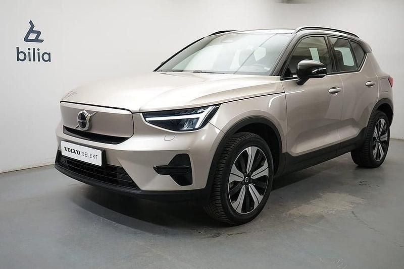 Begagnad Volvo XC40 Core 185 kW (252 HK) 2022 Ljusgrå SUV