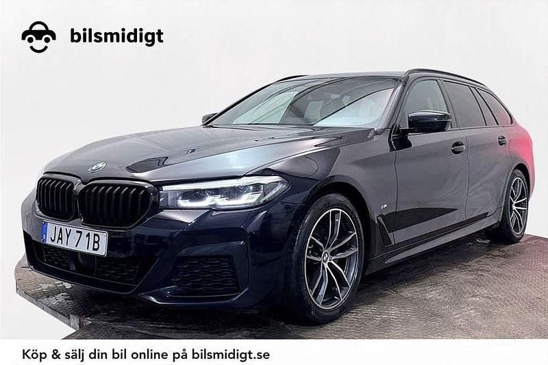 Svart Begagnad 2021 BMW 520 M Sport Kombi | 354 900 kr (Marknadspris) - Bild 1/3