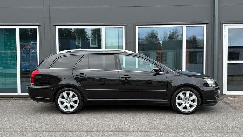 Svart Begagnad 2008 Toyota Avensis Kombi | 54 900 kr (Dyr) - Bild 1/4