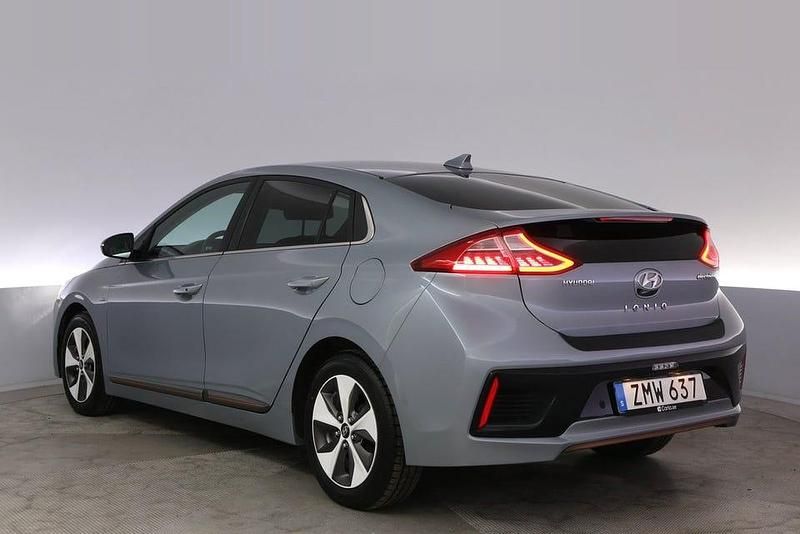 Begagnad Hyundai Ioniq Premium 100 kW (136 HK) 2018 Grå Halvkombi