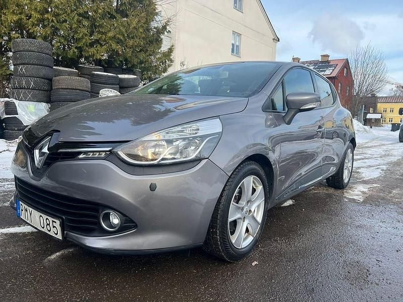 Begagnad Renault Clio IV 90 HK (66 kW) 2013 Grå Halvkombi