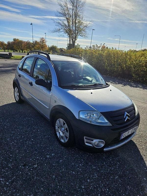 Silver Begagnad 2006 Citroën C3 Halvkombi | 21 000 kr (Bra pris) - Bild 1/4