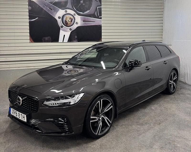 Grå Begagnad 2020 Volvo V90 R-Design Kombi | 389 000 kr (Marknadspris) - Bild 1/4