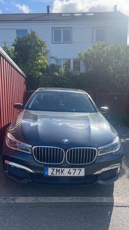 Grå Begagnad 2016 BMW 740 M Sport Sedan | 319 000 kr (Superpris) - Bild 1/4