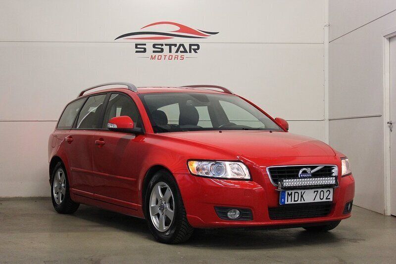 Röd Begagnad 2011 Volvo V50 Momentum Kombi | 59 900 kr (Marknadspris) - Bild 1/4