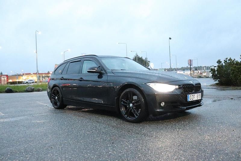 Svart Begagnad 2013 BMW 328 Sport Line Kombi | 158 000 kr (Marknadspris) - Bild 1/4