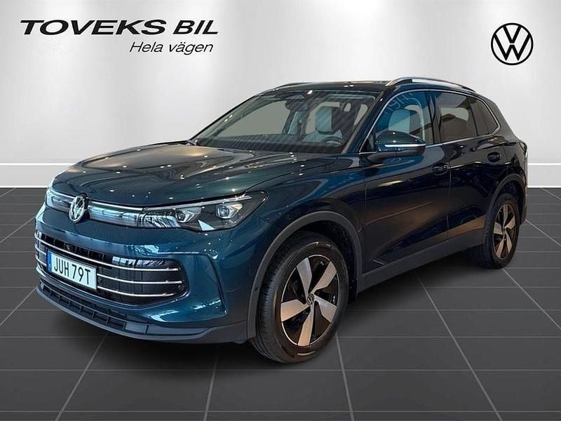 Blå Ny 2025 VW Tiguan Elegance SUV | 529 900 kr (Marknadspris) - Bild 1/4