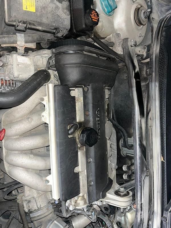 Begagnad 2003 Volvo S60 Sedan | 8 000 kr (Superpris) - Bild 1/3