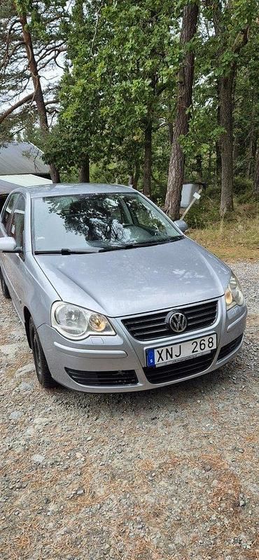 Silver Begagnad 2006 VW Polo Comfortline Halvkombi | 25 000 kr (Bra pris) - Bild 1/4