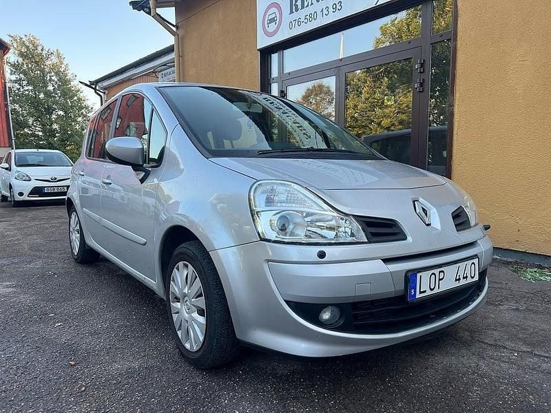 Silver Begagnad 2011 Renault Grand Modus Minibuss | 34 900 kr - Bild 1/4