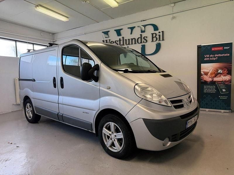 Silver Begagnad 2012 Nissan Primastar Minibuss | 49 900 kr (Marknadspris) - Bild 1/4