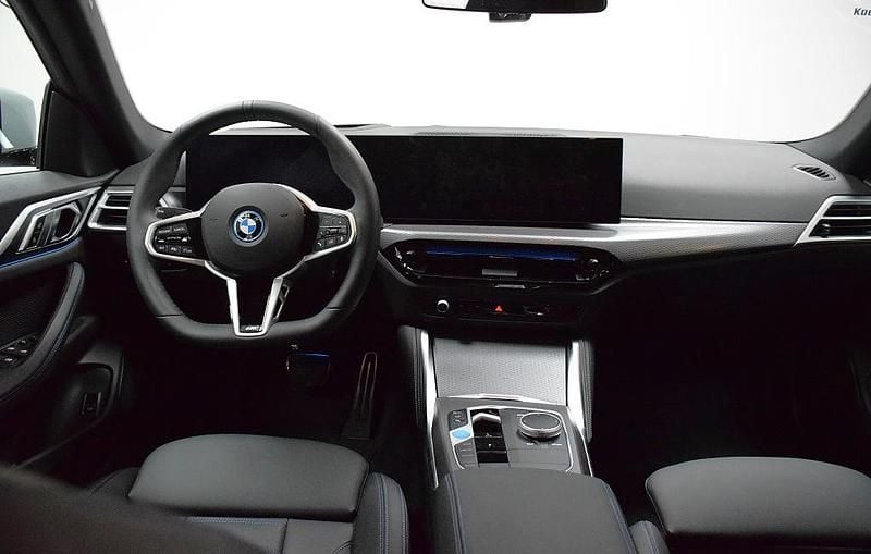 Begagnad BMW i4 M Sport 250 kW (340 HK) 2025 Grå Sedan