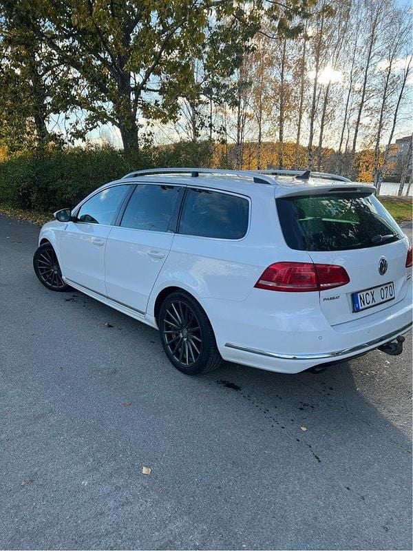 Vit Begagnad 2013 VW Passat GT Kombi | 69 000 kr (Bra pris) - Bild 1/4