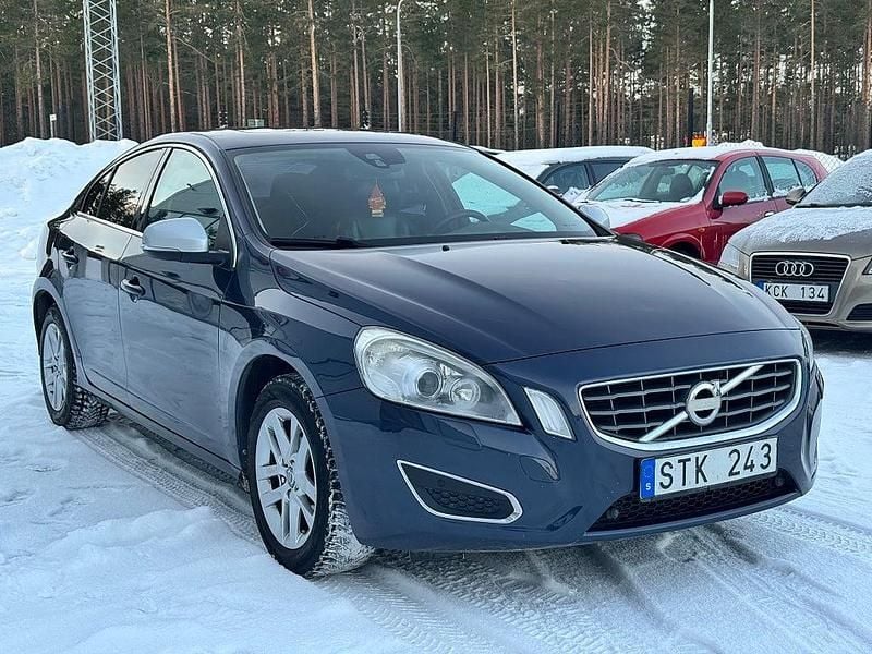 Begagnad Volvo S60 Summum 179 HK (131 kW) 2013 Blå Sedan