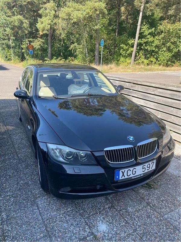 Svart Begagnad 2006 BMW 325 Advantage Sedan | 65 000 kr (Marknadspris) - Bild 1/3