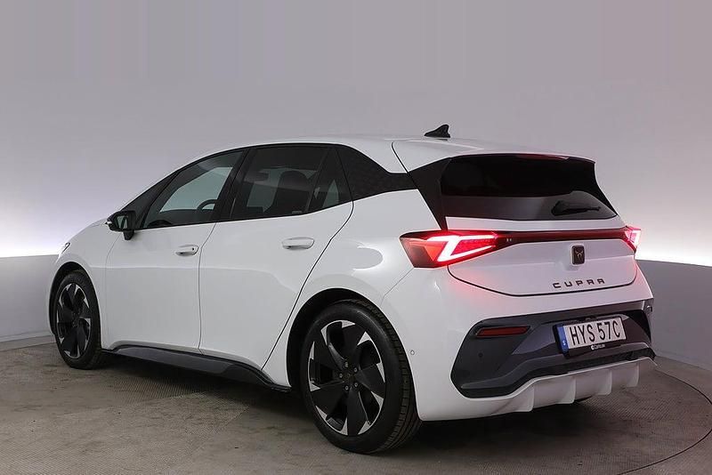 Begagnad Cupra Born e-Boost 169 kW (231 HK) 2023 Vit Halvkombi