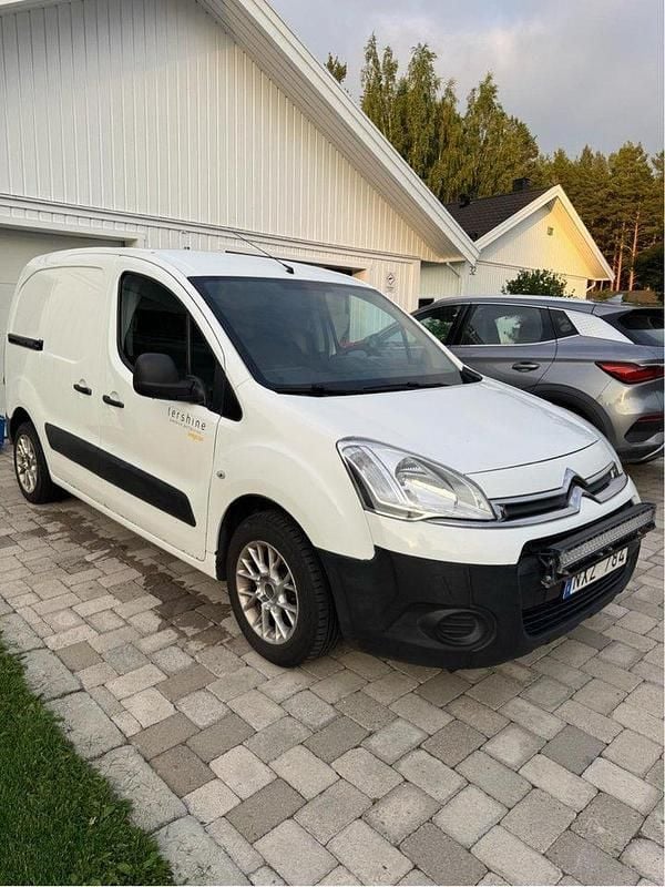 Vit Begagnad 2013 Citroën Berlingo Minibuss | 37 000 kr (Superpris) - Bild 1/4