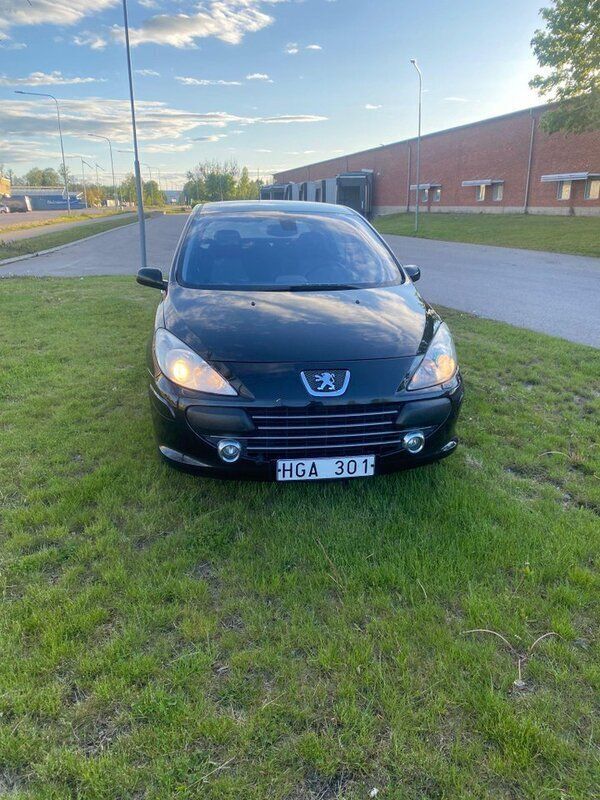 Svart Begagnad 2006 Peugeot 307 Halvkombi | 37 000 kr (Marknadspris) - Bild 1/4