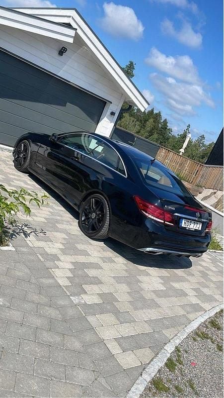 Svart Begagnad 2016 Mercedes E350 AMG Sportkupé | 185 000 kr - Bild 1/4