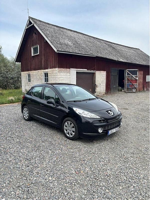 Svart Begagnad 2009 Peugeot 207 Halvkombi | 20 000 kr (Marknadspris) - Bild 1/4