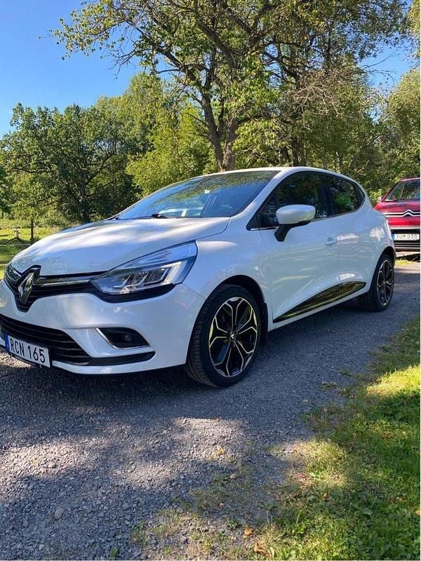 Vit Begagnad 2019 Renault Clio IV Intens Halvkombi | 97 000 kr (Marknadspris) - Bild 1/4