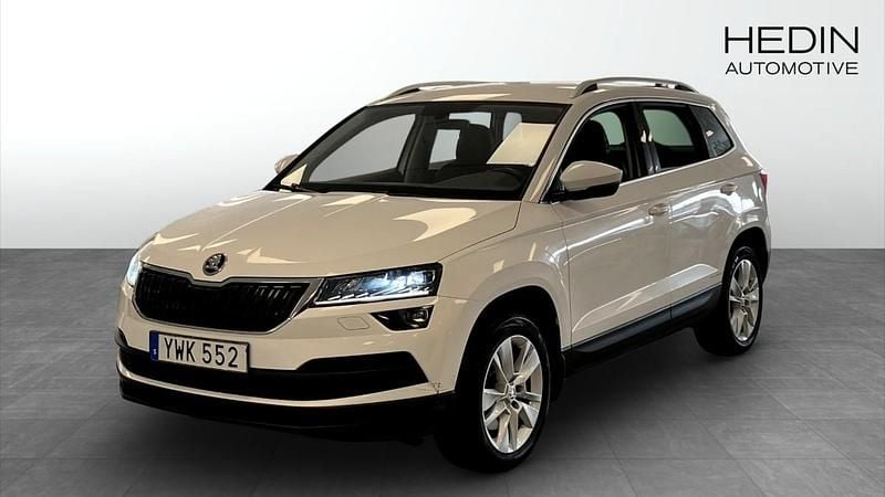Vit (white) Begagnad 2019 Skoda Karoq Style SUV | 244 800 kr (Bra pris) - Bild 1/4