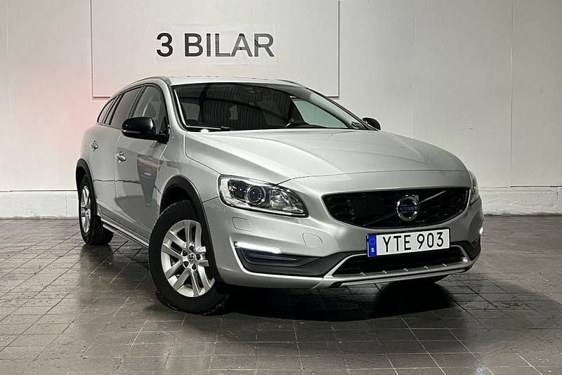 Begagnad Volvo V60 CC Standard 190 HK (139 kW) 2017 Silver Kombi