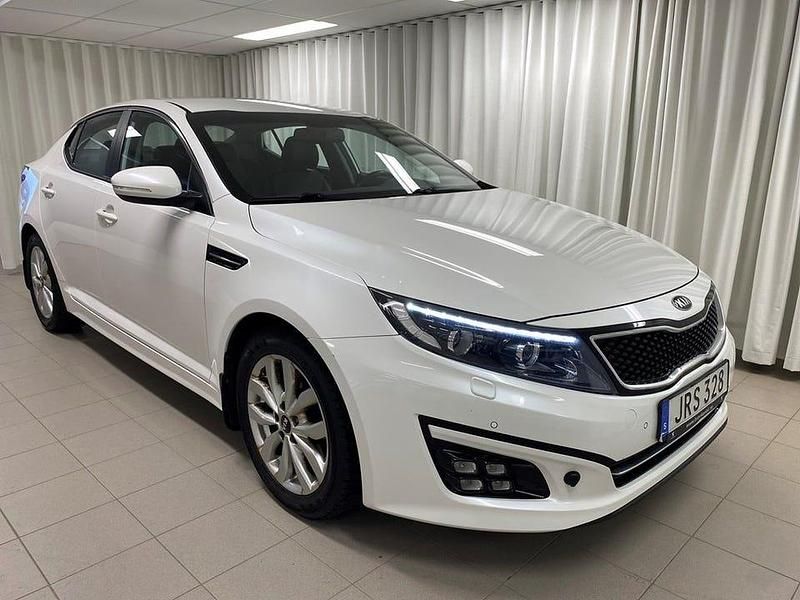 Vit Begagnad 2015 Kia Optima Sedan | 99 000 kr (Marknadspris) - Bild 1/4