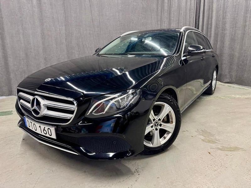 Svart Begagnad 2018 Mercedes E220 Avantgarde Kombi | 149 900 kr - Bild 1/4