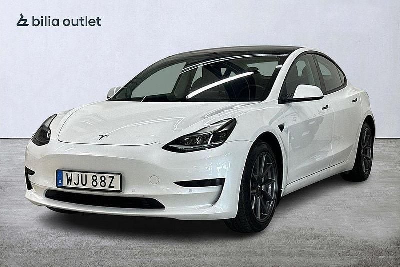 Vit Begagnad 2021 Tesla Model 3 Standard Range Plus Sedan | 239 900 kr (Marknadspris) - Bild 1/4
