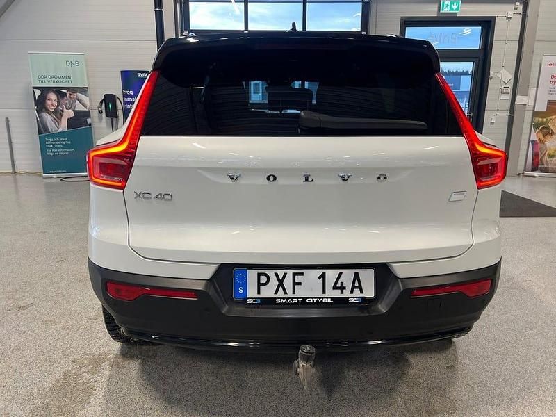 Begagnad Volvo XC40 Plus 169 kW (231 HK) 2023 Vit SUV