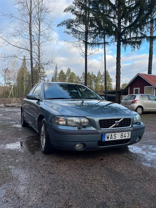 Grönblå Begagnad 2004 Volvo S60 Sedan | 10 000 kr (Marknadspris) - Bild 1/4