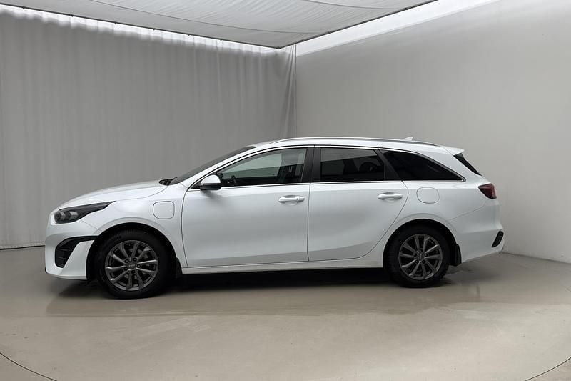 Begagnad Kia Ceed Sportswagon Advance 141 HK (103 kW) 2022 Vit Kombi