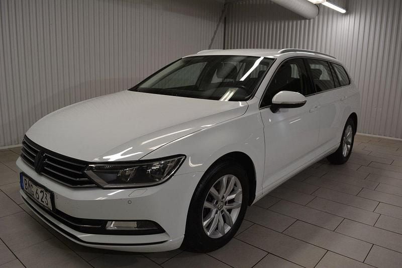 Vit Begagnad 2015 VW Passat Kombi | 124 000 kr (Bra pris) - Bild 1/4