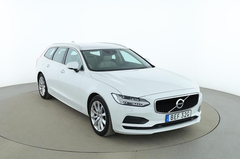Begagnad Volvo V90 Momentum 192 HK (141 kW) 2019 Vit Kombi