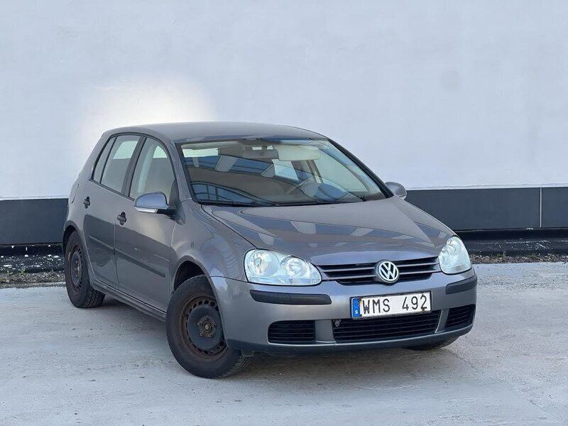 Grå Begagnad 2005 VW Golf IV Halvkombi | 29 000 kr (Marknadspris) - Bild 1/4