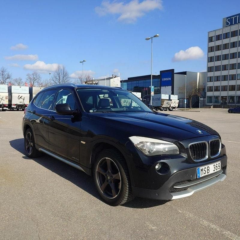 Svart Begagnad 2012 BMW X1 SUV | 105 000 kr (Marknadspris) - Bild 1/4