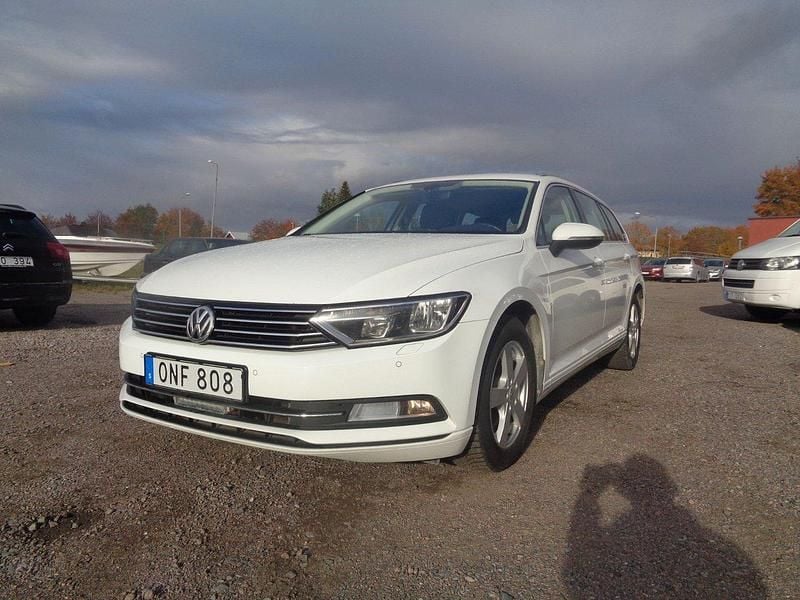 Vit Begagnad 2016 VW Passat Kombi | 105 000 kr (Bra pris) - Bild 1/4