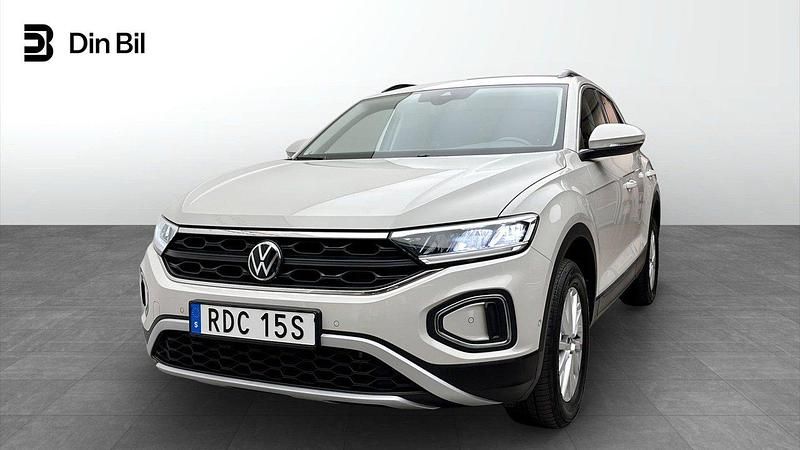 Grå Begagnad 2022 VW T-Roc Life SUV | 269 900 kr (Marknadspris) - Bild 1/4