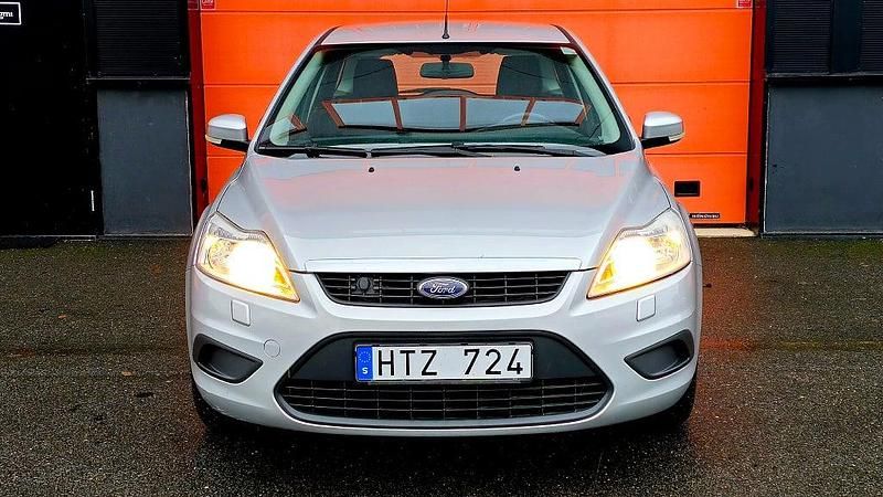 Grå Begagnad 2009 Ford Focus Trend Kombi | 29 900 kr (Lite dyr) - Bild 1/4