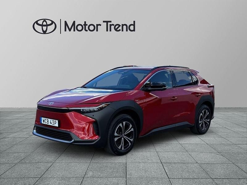 Röd Begagnad 2025 Toyota bZ4X Executive SUV | 519 900 kr - Bild 1/4