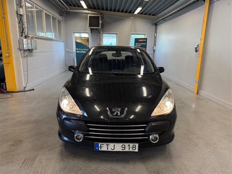 Svart Begagnad 2007 Peugeot 307 Halvkombi | 19 900 kr (Marknadspris) - Bild 1/4