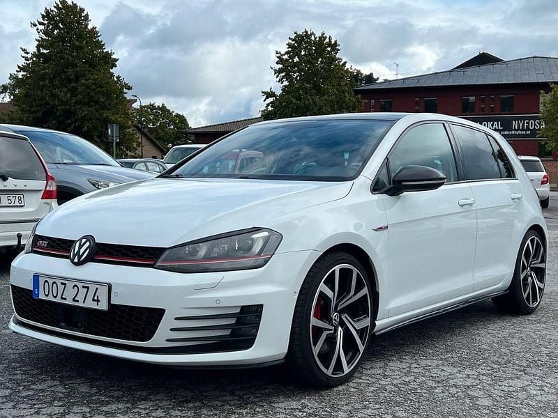 Vit Begagnad 2013 VW Golf VII GTI Halvkombi | 159 900 kr (Marknadspris) - Bild 1/4