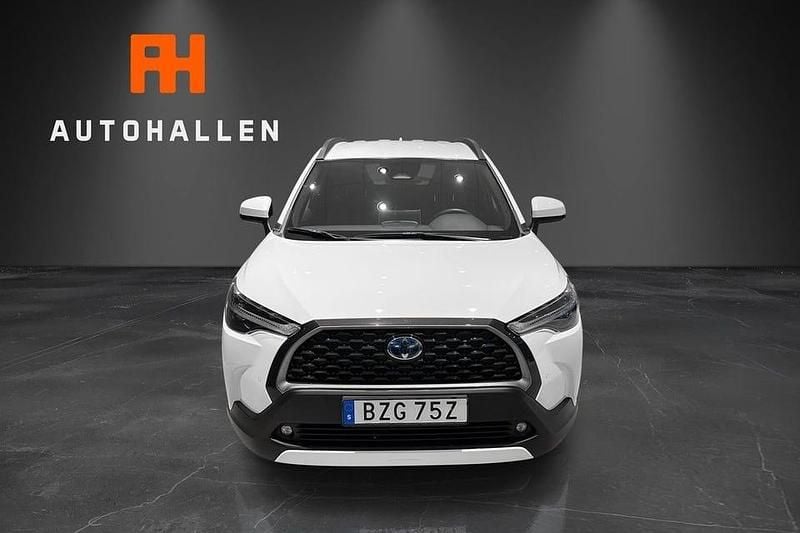 Begagnad Toyota Corolla Cross Style 197 HK (144 kW) 2022 Vit SUV