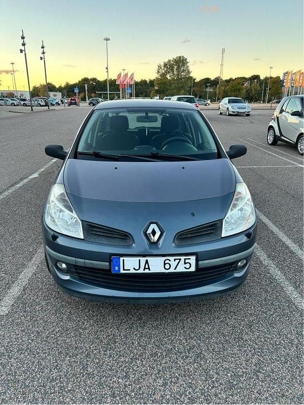 Blå Begagnad 2007 Renault Clio R.S. Halvkombi | 23 900 kr (Marknadspris) - Bild 1/4
