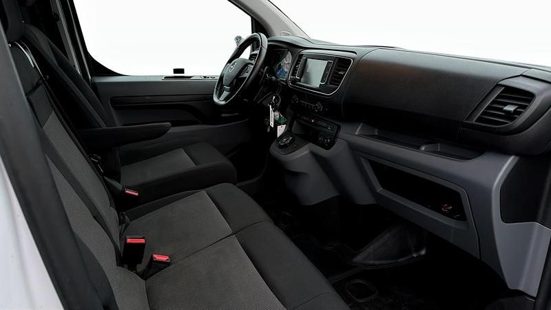 Begagnad Opel Vivaro 144 HK (105 kW) 2023 Minibuss