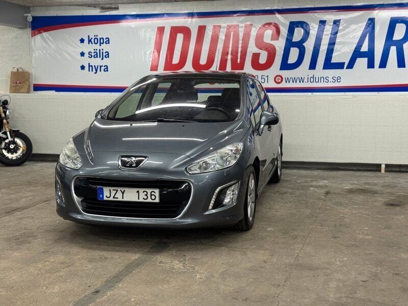 Grå Begagnad 2011 Peugeot 308 Halvkombi | 49 900 kr (Marknadspris) - Bild 1/4
