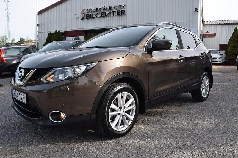 Brun (brun met) Begagnad 2016 Nissan Qashqai 360º SUV | 144 900 kr (Bra pris) - Bild 1/4